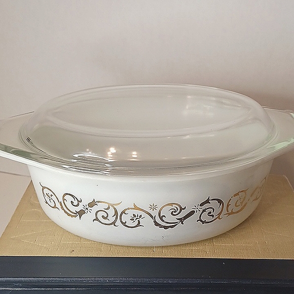 Pyrex Empire Goldtone Scroll Vines 1.5 QT Casserole Dish w/ Lid # 043 - Picture 14 of 14